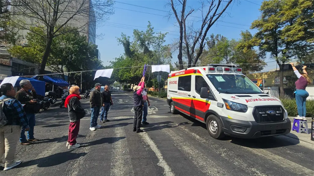 Manifestantes exigen avances en investigación por abuso sexual contra menor frente a la FGJCDMX