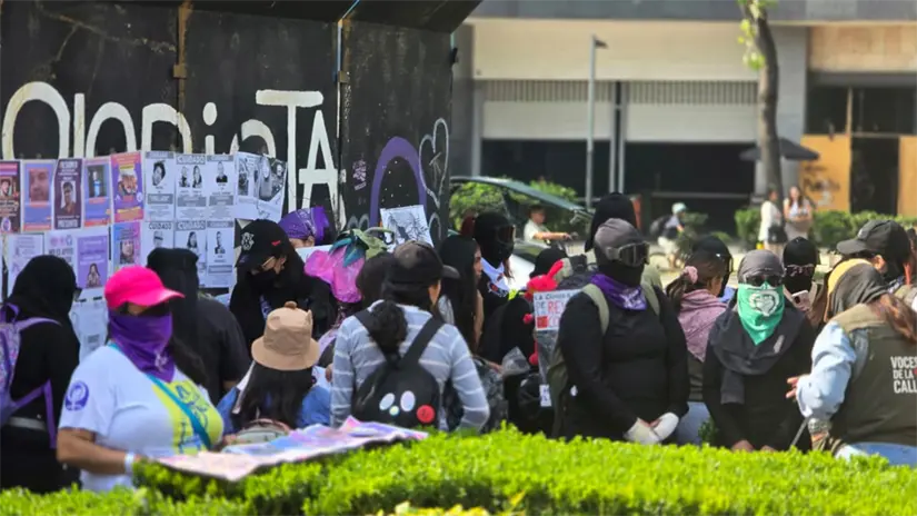 Grupo de encapuchadas en la marcha del 25N. Foto: Mario Flores 