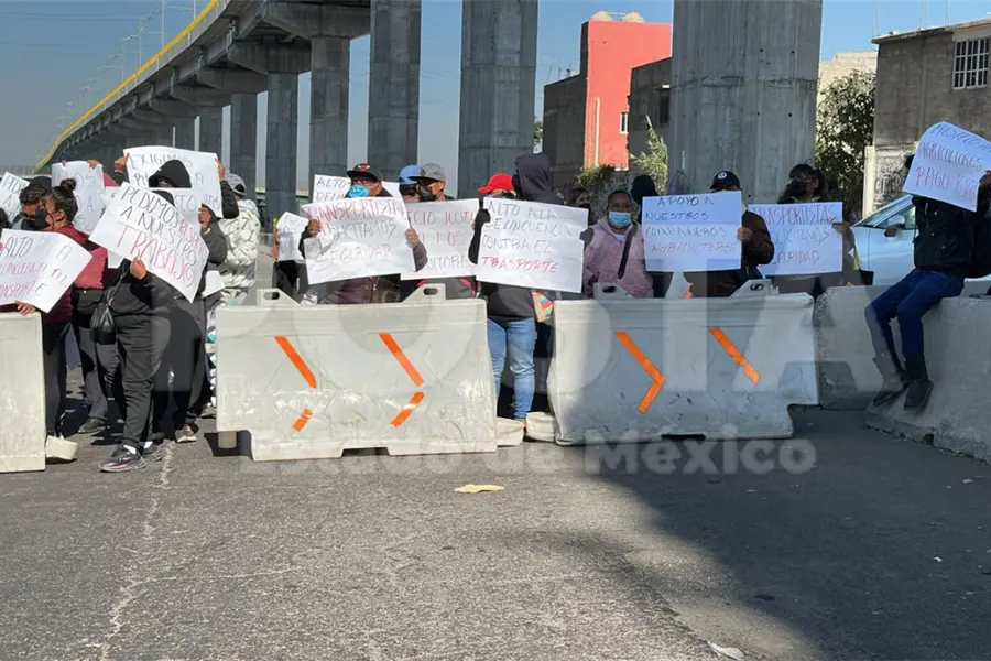 Megabloqueo de transportistas en Edomex paraliza accesos por más de seis horas