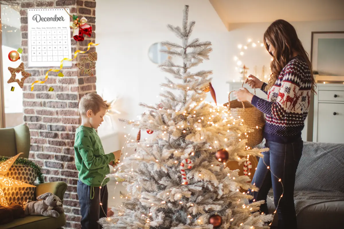 Navidad 2025 : ¿Cuándo se pone el árbol y qué significa según la religión católica? Foto: Canva