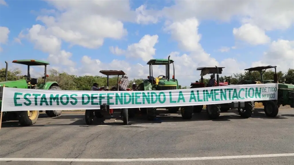 Agricultores paralizan el tráfico industrial de Altamira para exigir atención a Claudia Sheinhaum