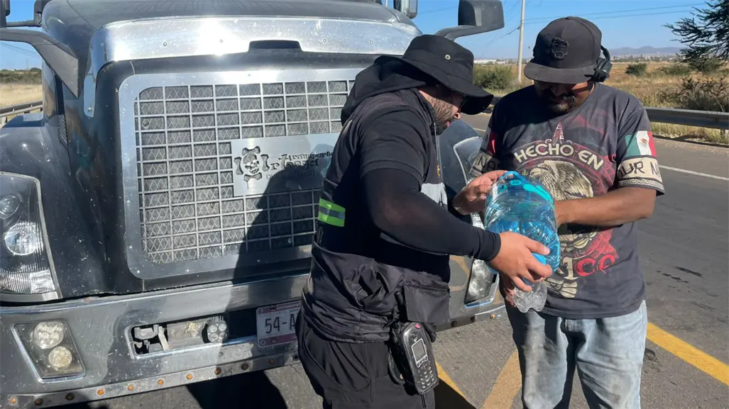 Megabloqueo carretero en Durango: esto hizo Protección Civil para ayudar a viajeros varados