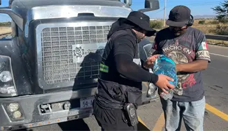 Megabloqueo carretero en Durango: esto hizo Protección Civil para ayudar a viajeros varados