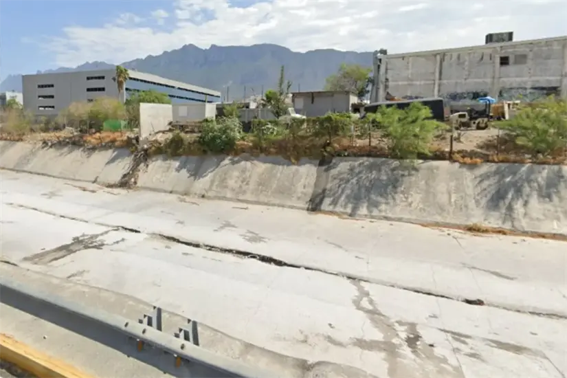 imagen recuadro La Policía detuvo a dos encapuchados tras un frustrado intento de secuestro en la colonia San Pedro 400. Foto: Google