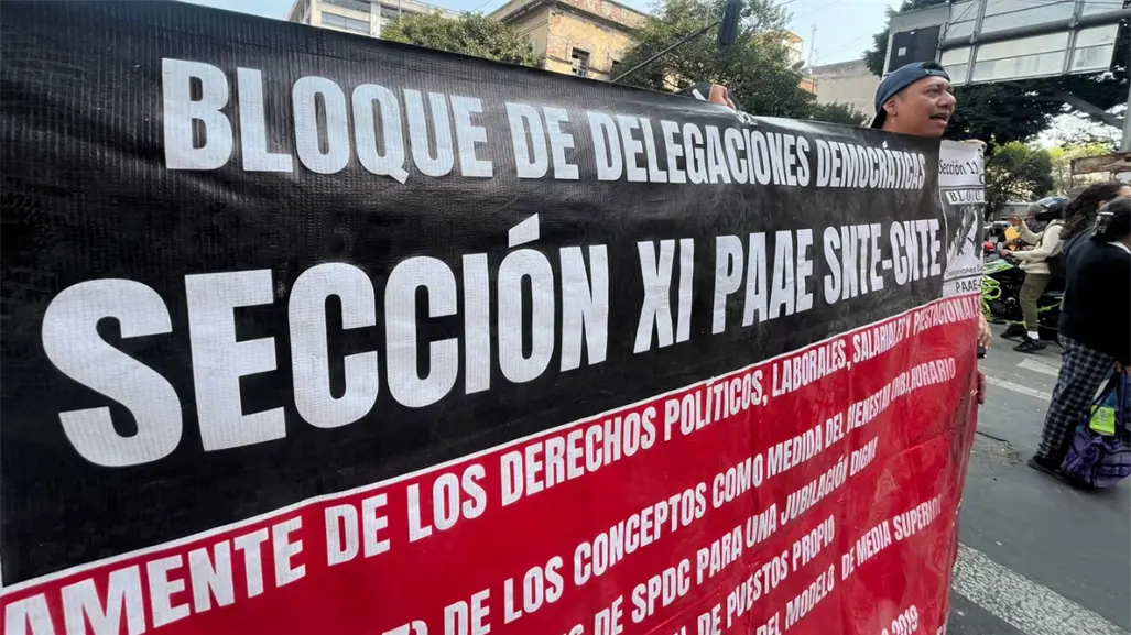 Integrantes de la CNTE y del sindicato mantienen protesta y plantón frente a la SEP en CDMX