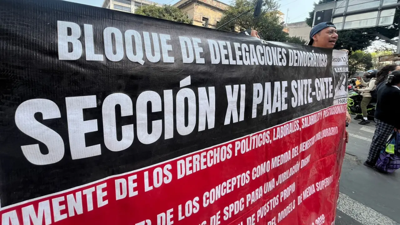 Protesta de la CNTE frente a SEP | Foto: Luis Antonio Alfaro