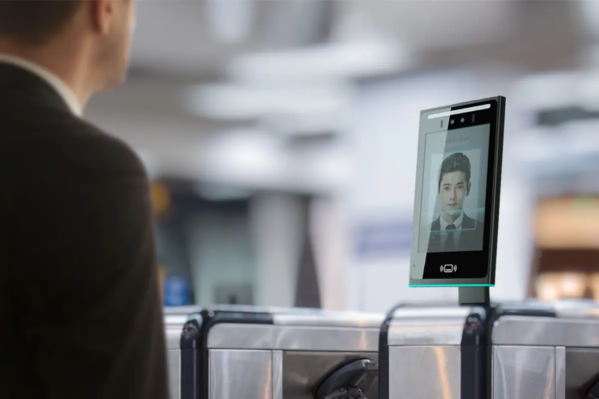 Esta medida entrará en vigor el 26 de diciembre de 2025 y aplicará tanto por tierra, aire o mar. Foto: Freepik