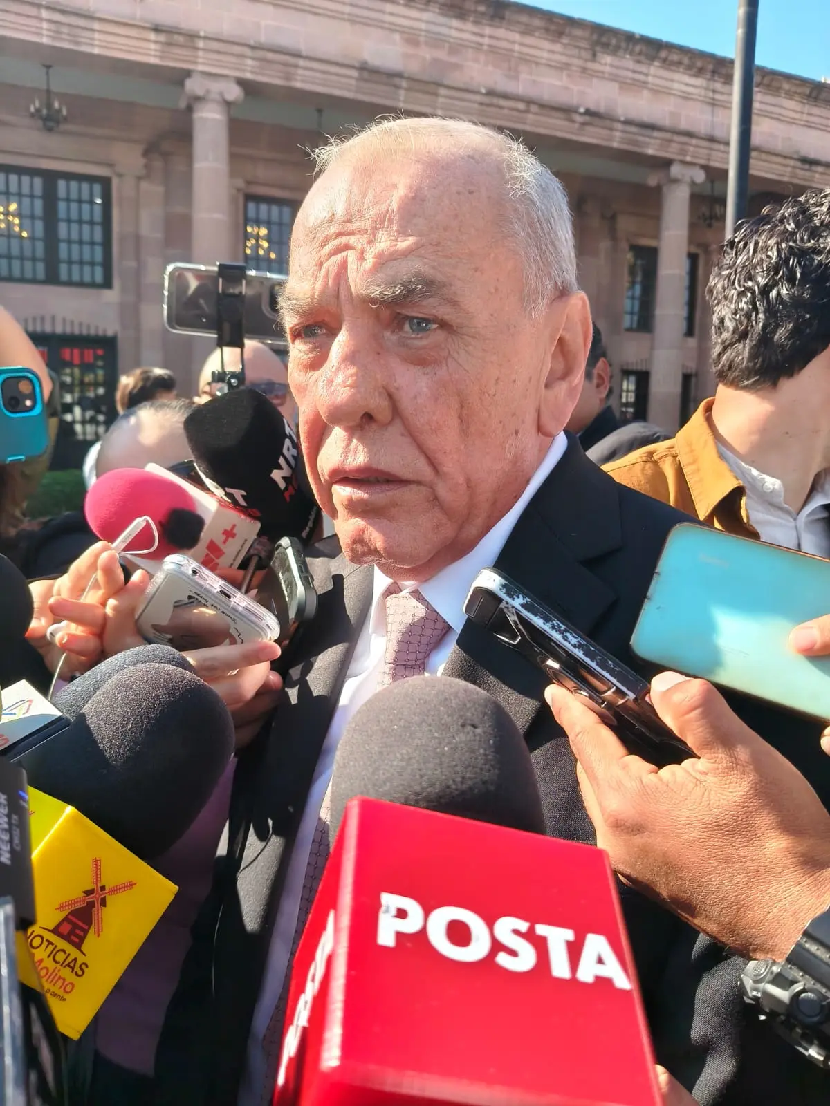 Secretario de salud de Coahuila, Eliud Aguirre en entrevista con medios de comunicación / Foto: Marco Juárez 