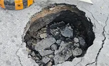 Socavón tras paso de pipa de gas alerta a vecinos en Iztacalco Socavón tras paso de pipa de gas alerta a vecinos en Iztacalco