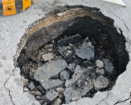 Socavón tras paso de pipa de gas alerta a vecinos en Iztacalco 