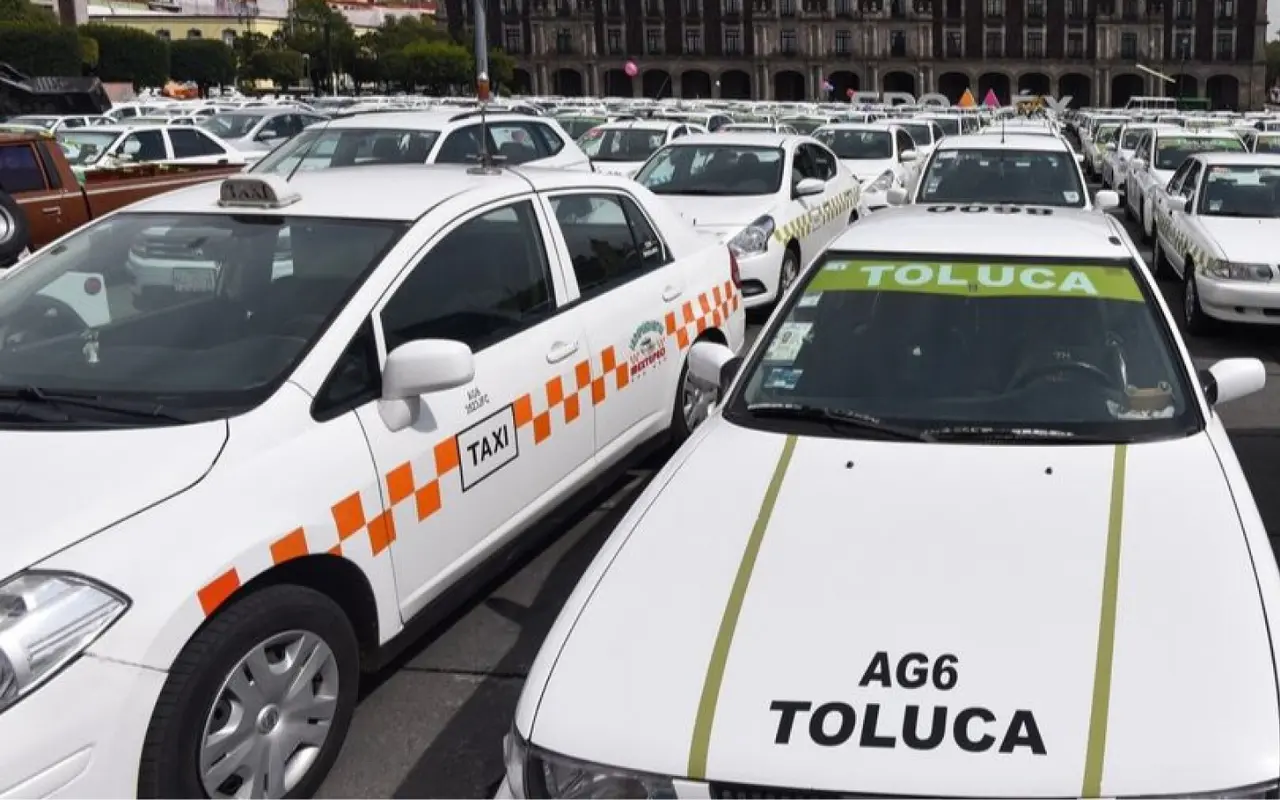 La Semov busca una movilidad más segura y eficiente para 2030. Foto: X/ @DardosMetepec (Canva)