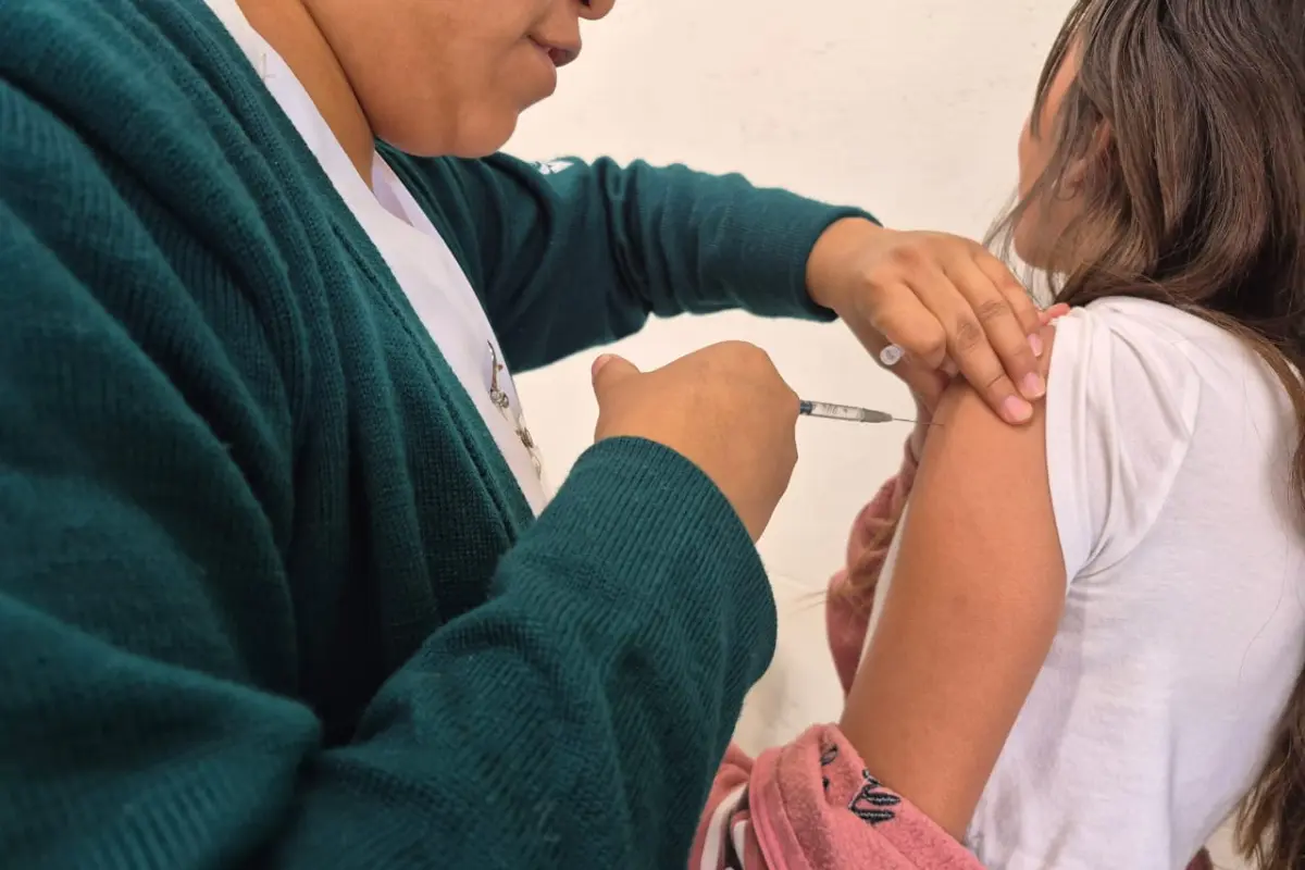 La vacunación contra enfermedades respiratorias se mantendrá activa hasta abril del próximo año. Foto: Carlos García