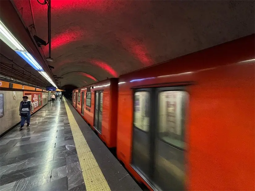 imagen recuadro El Metro de la CDMX tiene diferentes prohibiciones y si los usuarios las evaden, pueden tener diferentes sanciones. Foto: X @MetroCDMX