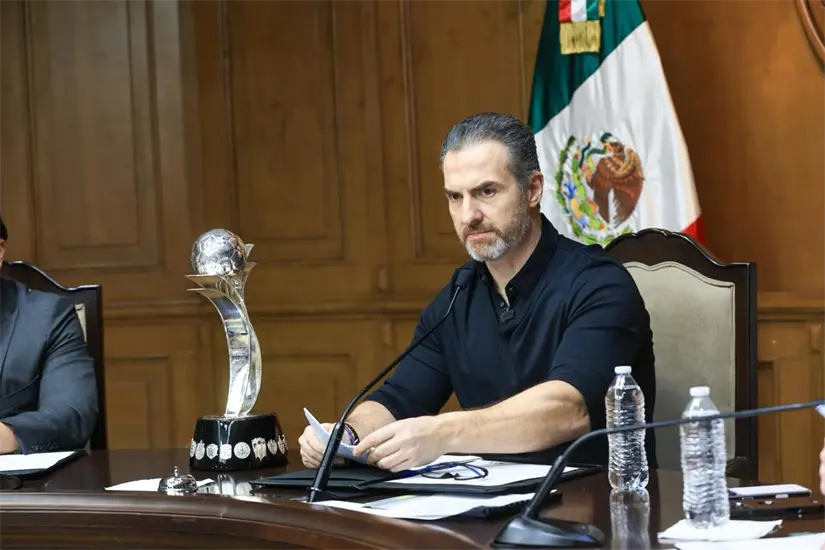 imagen recuadro El alcalde de Monterrey, Adrián de la Garza también envío al Congreso del Proyecto de Presupuesto de Ingresos 2026. Foto: Gobierno de Monterrey