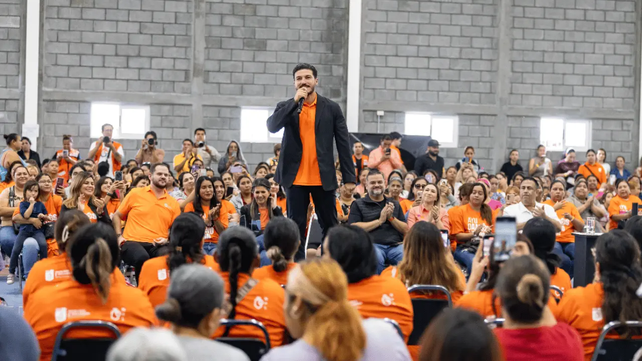 El mandatario enfatizó que su administración mantiene un gabinete con mayoría de mujeres. Foto: Gobierno de Nuevo León.