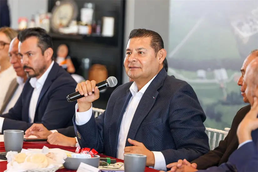 imagen recuadro El gobernador poblano Alejandro Armenta aseguró que las líneas del cablebus poblano utilizarán la misma tecnología y las mejores prácticas, FOTO: Facebook ( Alejandro Armenta)