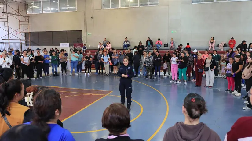Platica sobre el taller gratuito de defensa personal para mujeres por autoridades de Jalisco, | FOTO: Facebook (Gobierno de Tlaquepaque) 