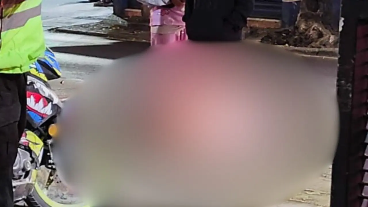 Motociclista arrollado por unidad del Metrobús CDMX en Iztacalco. Foto: Ramón Ramírez | Canva