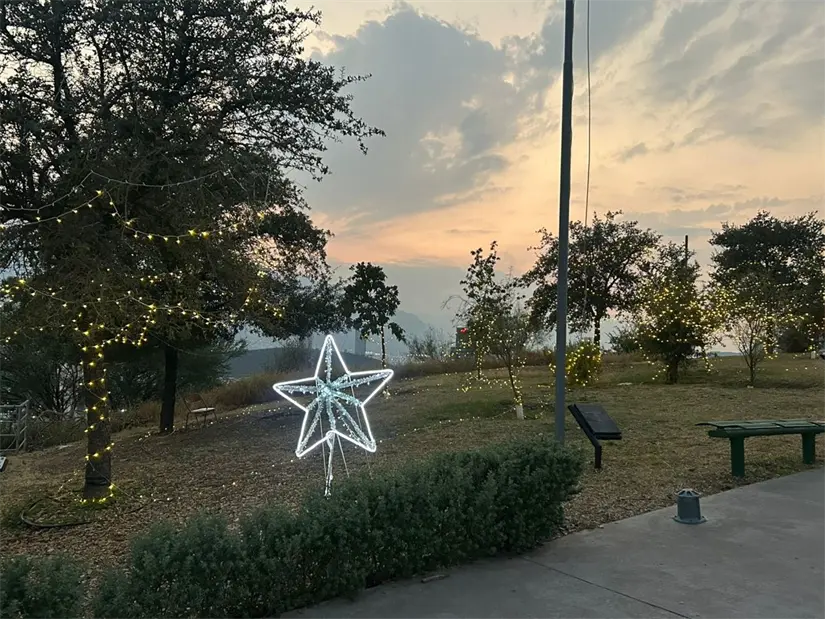 imagen recuadro Los jardines del Mirador Asta Bandera están listos para recibir la temporada navideña y sus visitantes. Foto: Diego Ovalle