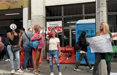 FOTOS | Comunidad trans bloquea San Antonio Abad para exigir justicia por mujeres encarceladas en CDMX