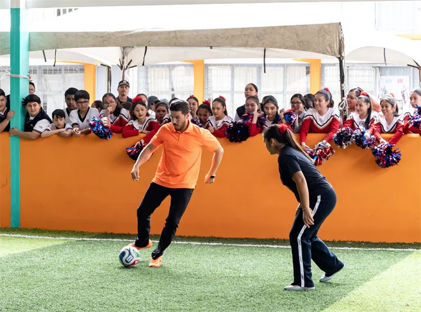 imagen recuadro Ciudadanos de Cadereyta junto a Samuel García. Foto: Gobierno de Nuevo León.