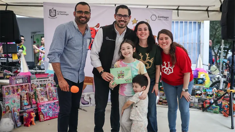 Disfrutan del arranque de las “Posadas DIF: Navidad Mágica 2025” en Santiago. Foto: Gobierno de Santiago.