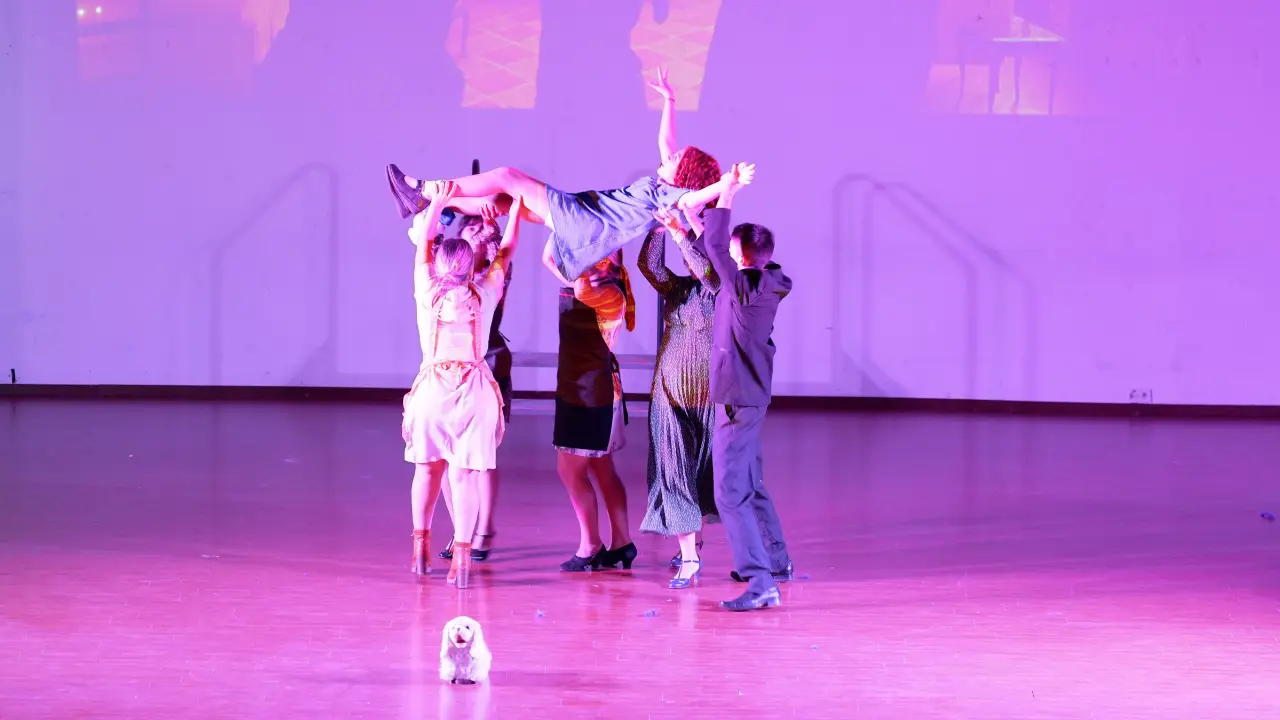 La obra “La HuerfAnita”, presentada por la Escuela de Teatro de la Facultad de Filosofía y Letras de la UANL, fue el acto principal. Foto: Gobierno de García.