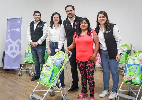 David de la Peña y Olga Villalón entregan apoyos del programa Un Comienzo a Tu Lado en Santiago