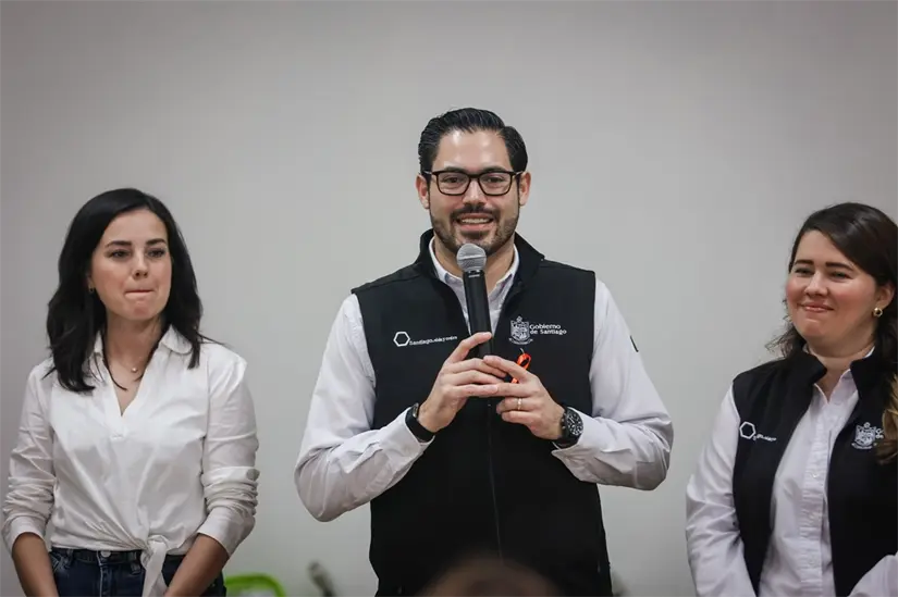 El alcalde de Santiago, David de la Peña, ratificó su compromiso de apoyar a la ciudadanía. Foto: Gobierno de Santiago