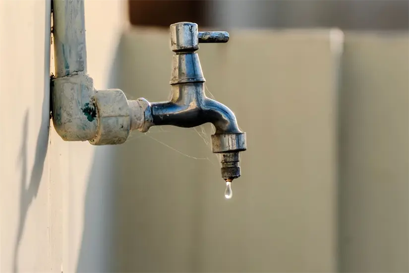 imagen recuadro Agua y Drenaje de Monterrey informó sobre la suspensión del suministro de agua. Foto: CANVA