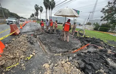Escobedo realiza trabajos de reparación en la avenida Manuel L Barragán tras lluvias