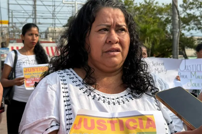 imagen recuadro María Victoria Calles Olvera, madre de Mallely, exige justicia. Foto: Axel Hassel
