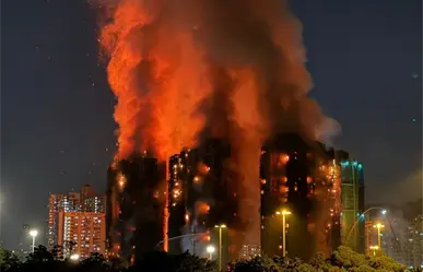 Incendio en Hong Kong consume varios edificios y deja más de 10 personas muertas | VIDEO