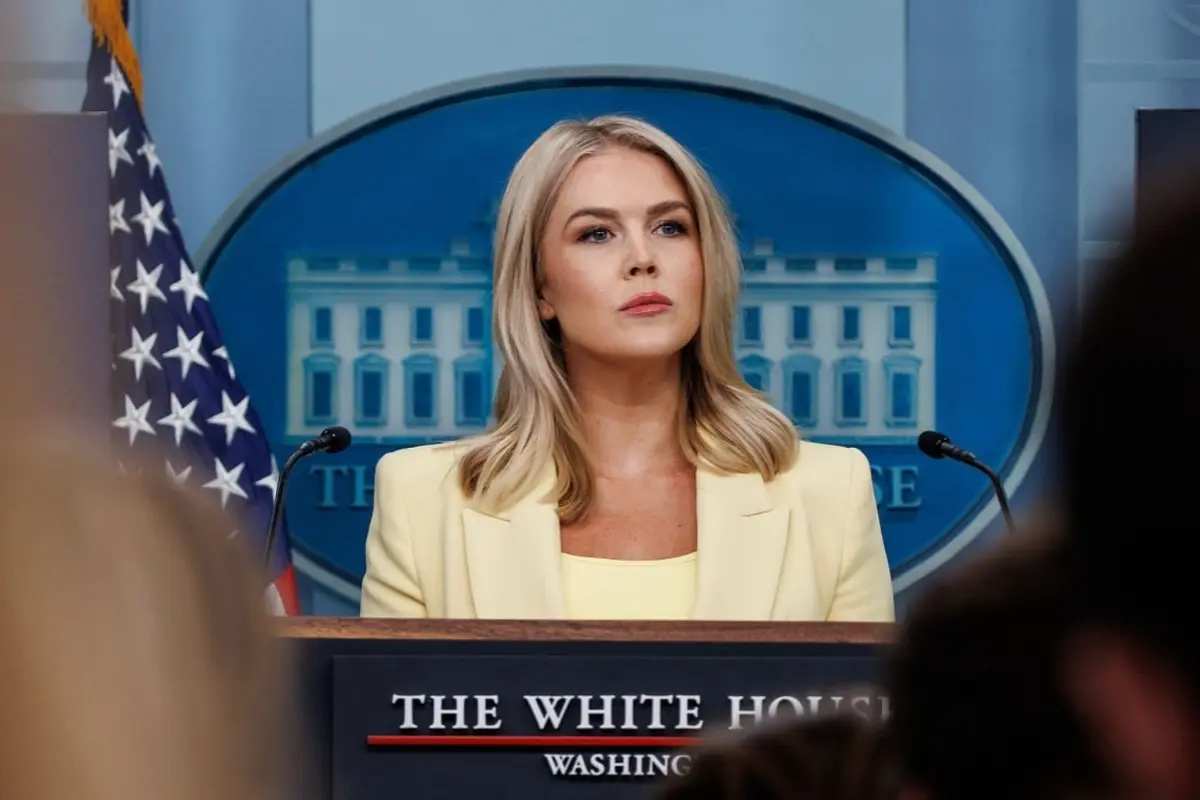 Karoline Leavitt en conferencia de prensa Foto: Facebook Karoline Leavitt