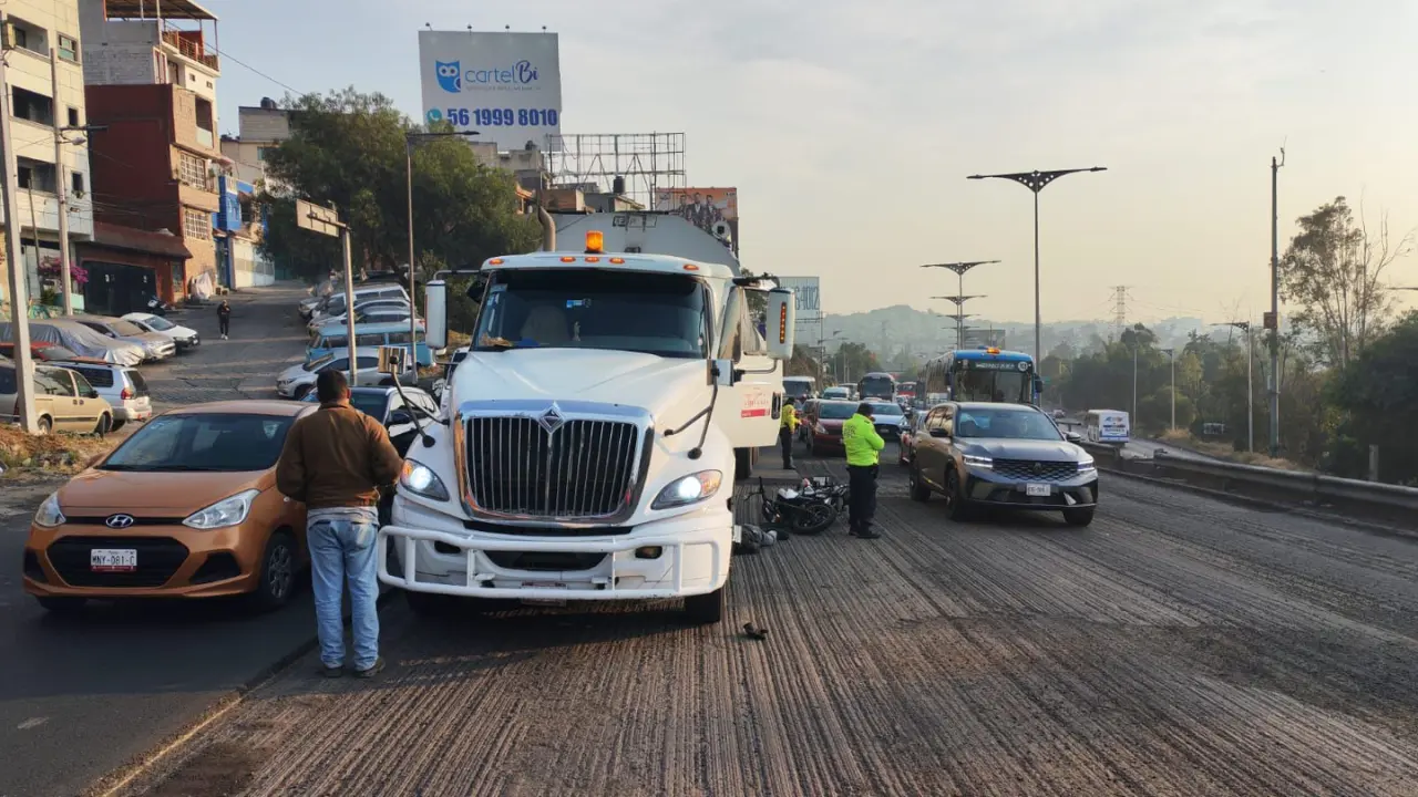 Las vialidades se vieron afectadas durante varios minutos; policías exhortaron a las personas a tener precauciones. Foto: Ramón Ramírez
