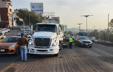 Muere motociclista al chocar contra tráiler en la México-Pachuca