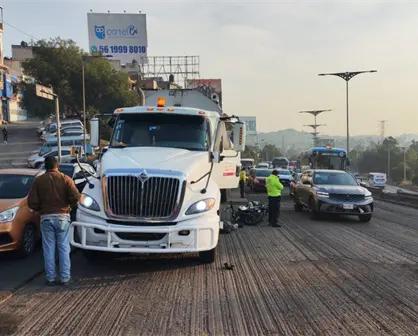 Muere motociclista al chocar contra tráiler en la México-Pachuca