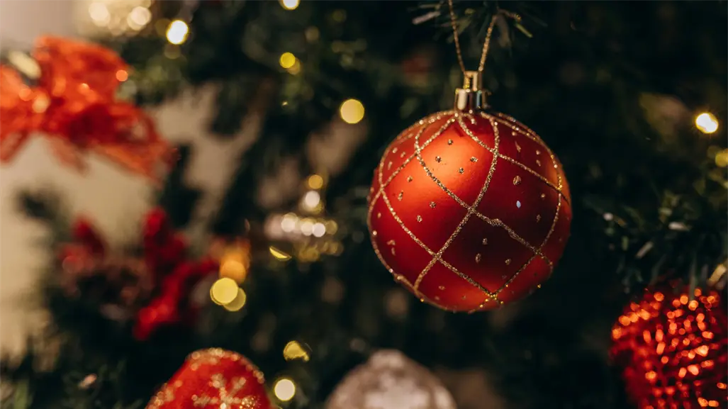 Navidad 2025: ¿qué significan las esferas del árbol navideño?