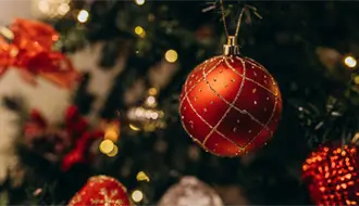 Navidad 2025: ¿qué significan las esferas del árbol navideño?