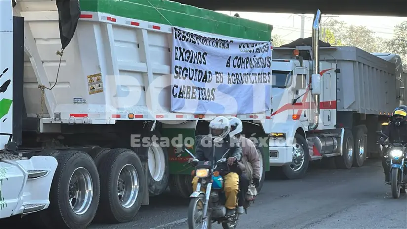 Exigencias de los transportistas durante bloqueo en Edomex. | Foto: Juan Manuel López