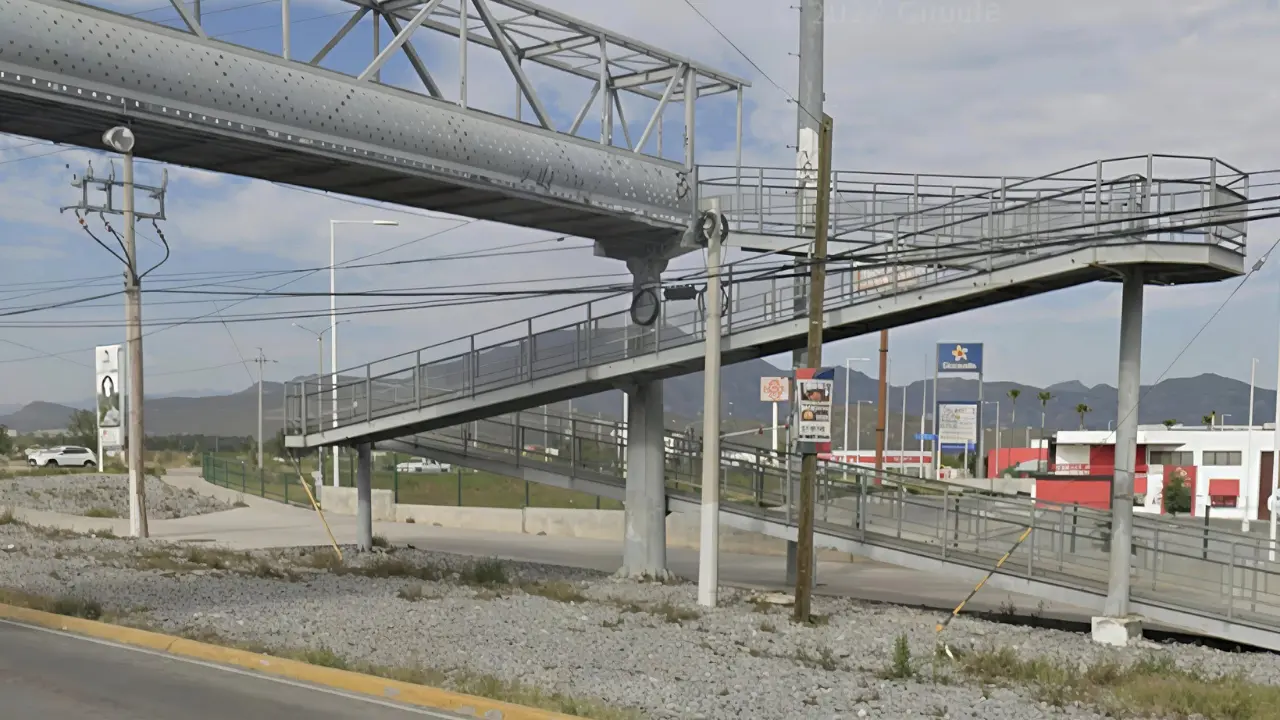 El Municipio tiene contemplada la instalación de nuevos puentes peatonales sobre arroyos, especialmente en la zona sur./Foto: Marco Juárez