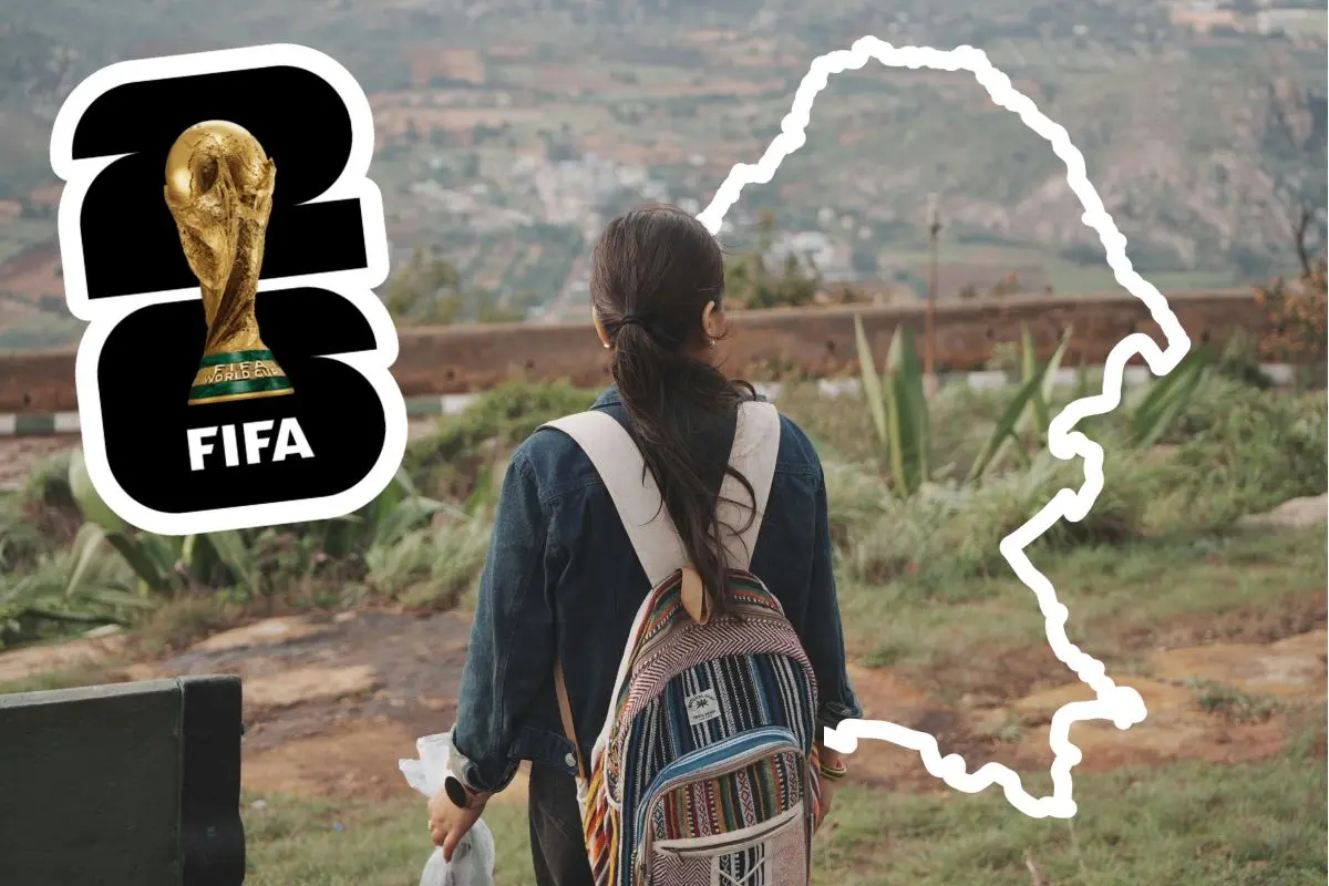 Joven turista es guiada en un ambiente semidesértico representando los turistas en Coahuila por el Mundial 2026 / Foto: Composición de Canva