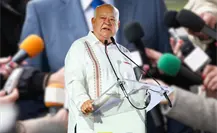 Víctor Castro promete exhibir los supuestos negocios de periodistas que lo han criticado con el sexenio anterior Víctor Castro promete exhibir los supuestos negocios de periodistas que lo han criticado con el sexenio anterior