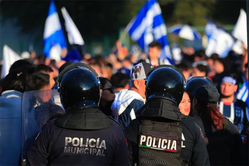 imagen recuadro Elementos resguardando el perímetro del estadio Foto: Policía de Guadalupe