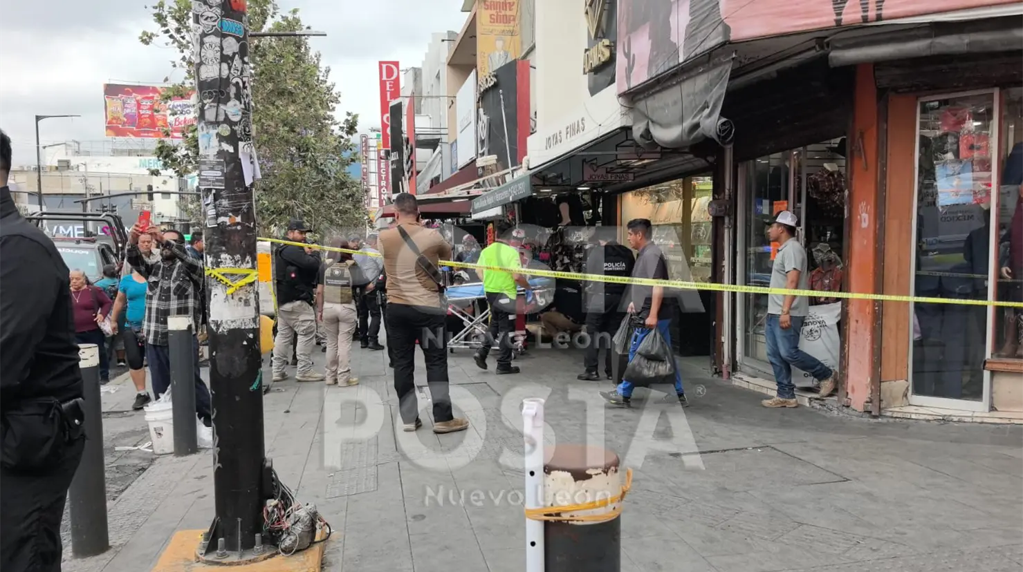 Un hombre fue herido por arma de fuego en el Centro de Monterrey, lo que ocasionó una fuerte respuesta de las autoridades locales. Foto: Raymundo Elizalde