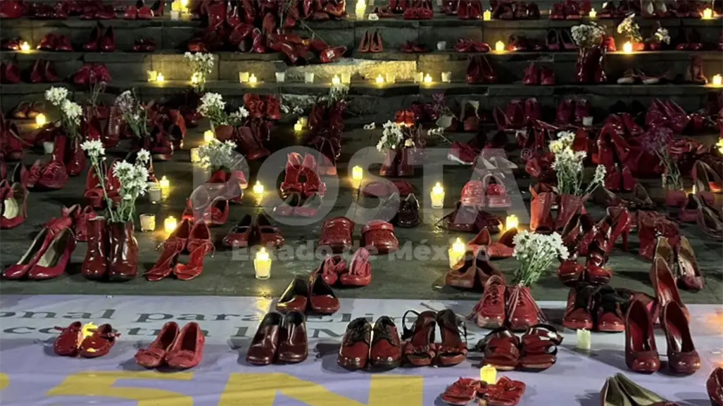 VIDEO | Más de 100 zapatos rojos en Nezahualcóyotl exigen alto a la violencia de género