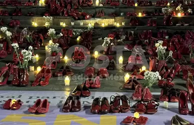 VIDEO | Más de 100 zapatos rojos en Nezahualcóyotl exigen alto a la violencia de género
