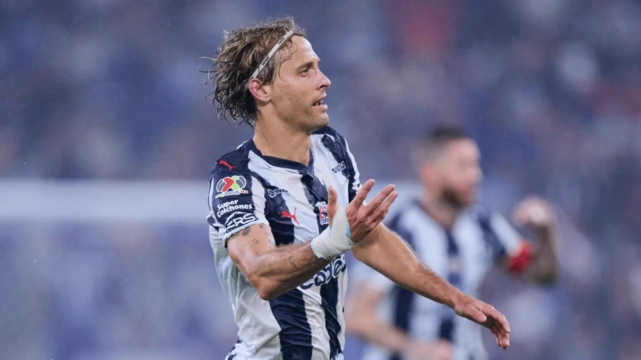 Con la motivación al máximo, Rayados salió con línea ofensiva y presión alta desde los primeros minutos, generando varias aproximaciones peligrosas. Foto: Twitter/Rayados.