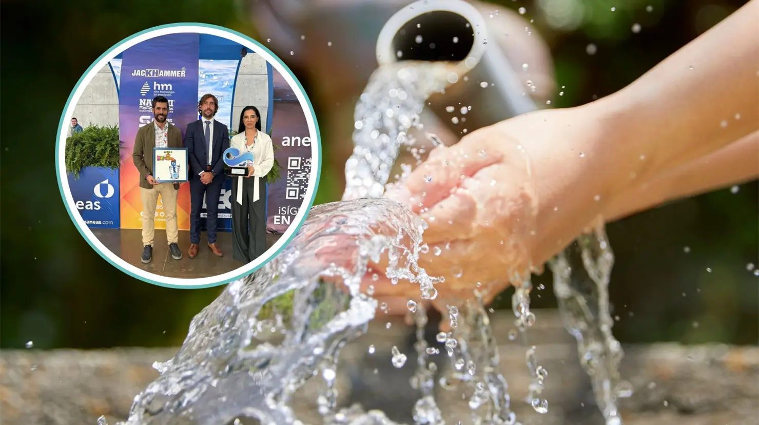 Personal de Agsal recibiendo el reconocimiento en Aneas. Imagen de agua. (Agsal | Canva)