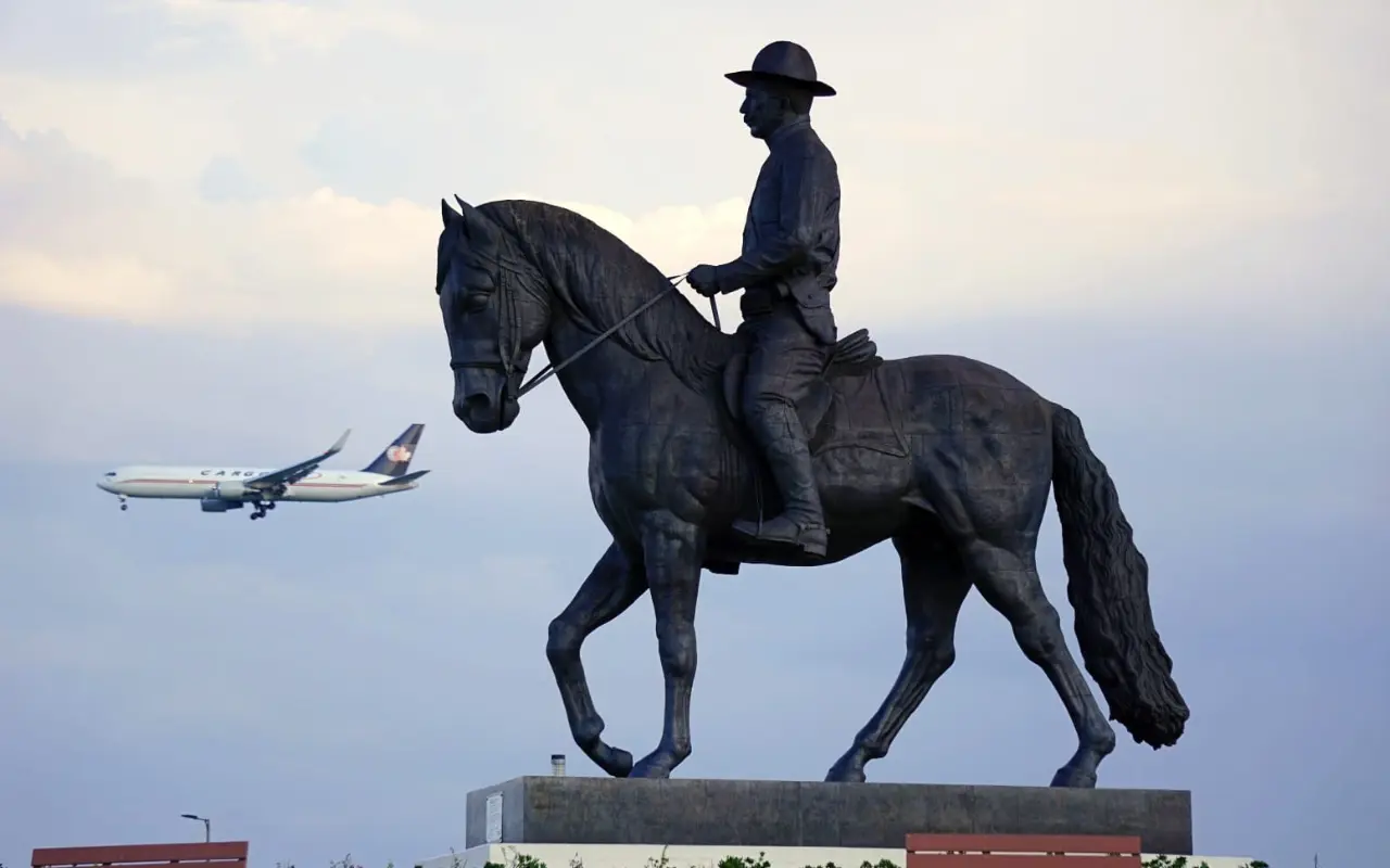 Concurso de Fotografía AIFA Majestuoso, 2023. Foto: FB/ Aeropuerto Internacional Felipe Ángeles (Canva)